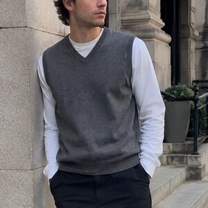 Haggar Gray Soft Knit Sweater Vest Men’s Medium V-Neck Classic Layering Vest